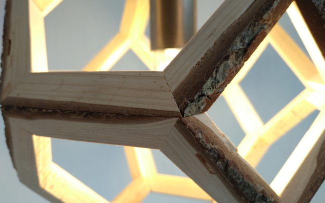 Lampada in legno OBERON pigna - Fulcro Firenze